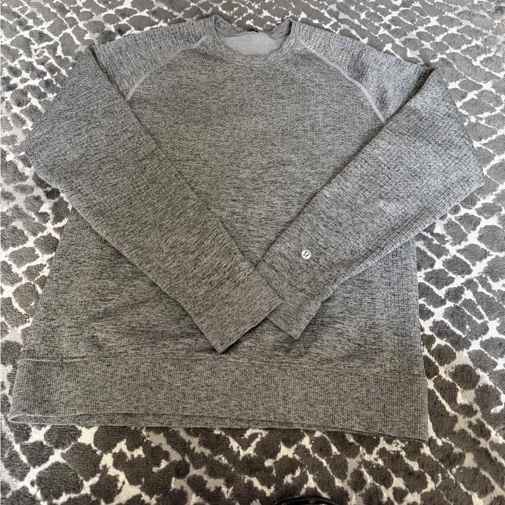 Lululemon Men's Engineered Warmth Long Sleeve Crew Sweater. Gray Size Large